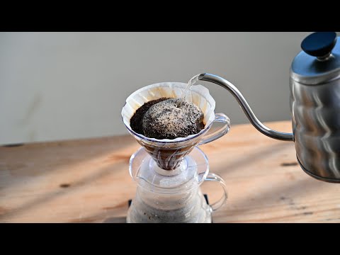 
                  
                    Laden und Abspielen von Videos im Galerie-Viewer, HARIO V60 Hand-Kaffeefilter | Dripper | 01 | Keramik
                  
                